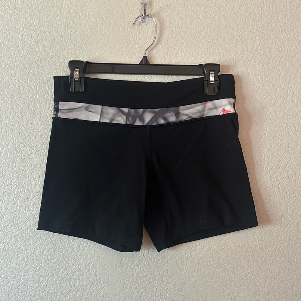 Lululemon 4” Inseam Compression Short Reversible Size 6